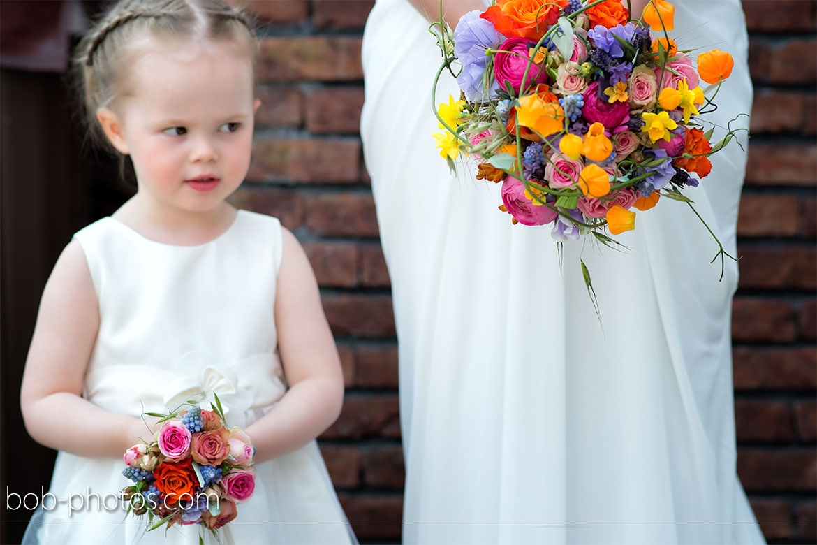 Bruidsmeisje met boeket