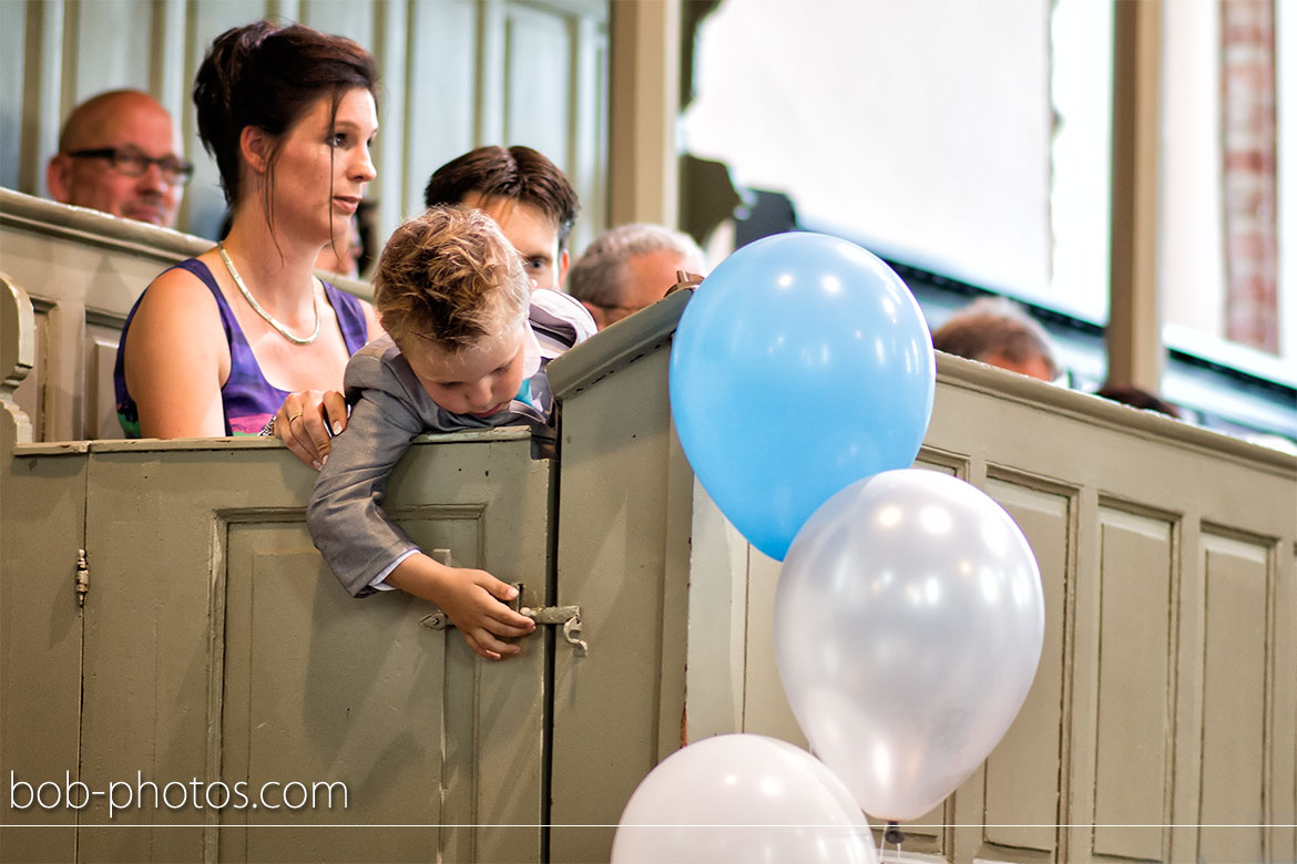 Bruidsjonker in de kerk